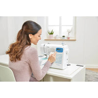 Brother DX70SE mit großem LCD-Display und Anschiebetisch für komfortables Nähen