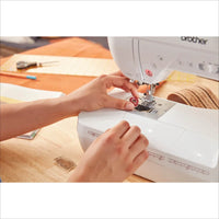 Brother Innov-is F400 Nähmaschine – Vorderansicht mit Display