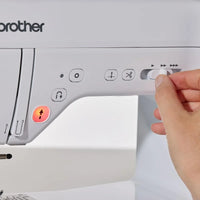Brother Innov-is F560 Nähmaschine mit 3,7-Zoll-Touchscreen in Vorderansicht