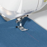 Brother Innov-is VQ4 Nähmaschine mit LCD-Touchscreen und großem Anschiebetisch