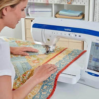 Brother Innov-is VQ4 Nähmaschine mit LCD-Touchscreen und großem Anschiebetisch