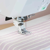 Elna eXcellence 710 mit großem Nähbereich und LCD-Anzeige