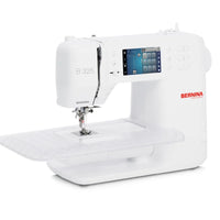 BERNINA 325 kompakte Nähmaschine in weiß – Frontansicht