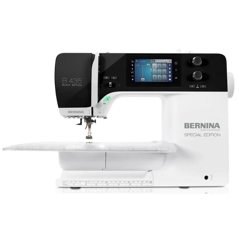 BERNINA 435 Black Edition – Vorderansicht mit schwarzer Blende und Display