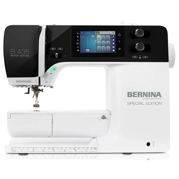BERNINA 435 Black Edition – Vorderansicht mit schwarzer Blende und Display