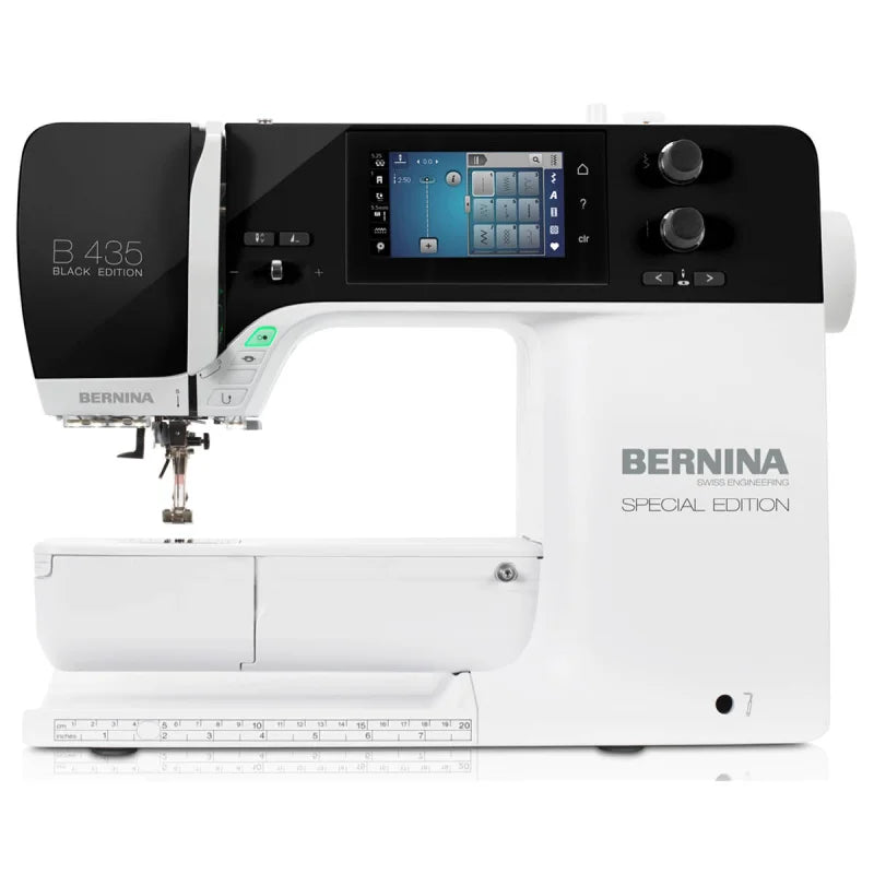 BERNINA 435 Black Edition – Vorderansicht mit schwarzer Blende und Display