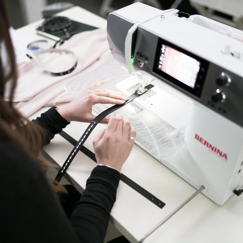 Bernina 480 Nähmaschine mit großem Touchscreen und Anschiebetisch