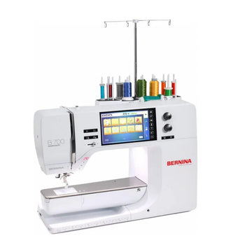 BERNINA 700 Stickmaschine – Frontansicht mit großem Farb-Touchscreen