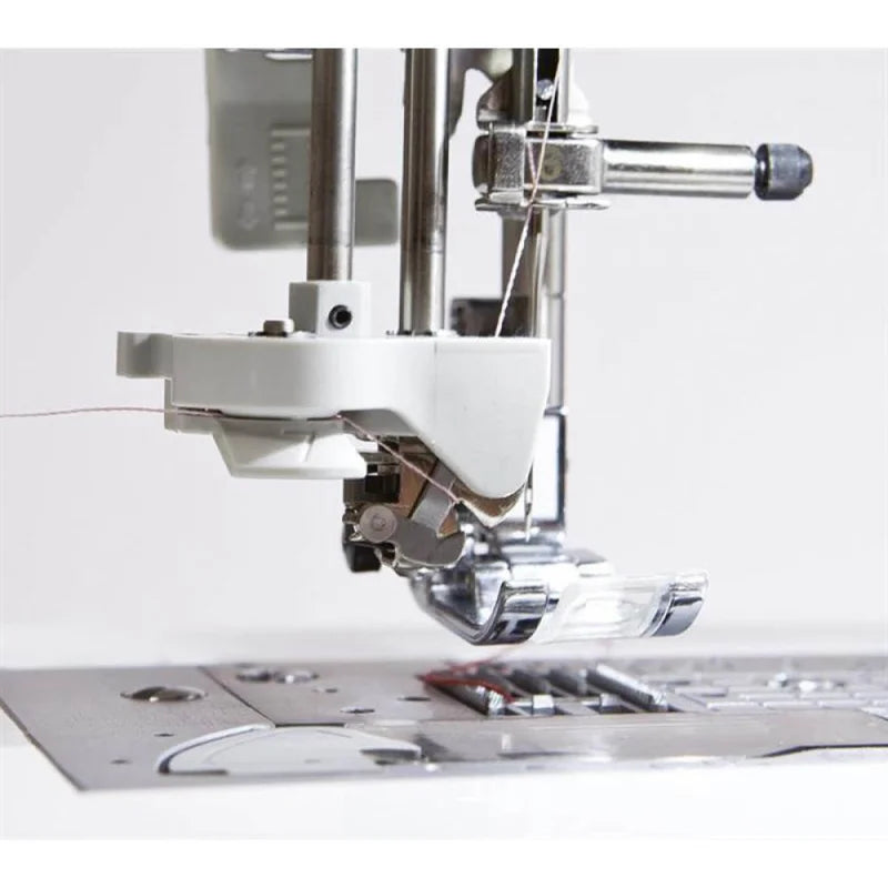 Brother Innov-is NV1800Q mit großem LCD-Bildschirm und Sensor-Tastenfeld