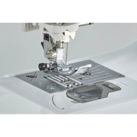 Brother Innov-is A50 Nähmaschine in Vorderansicht mit Display und Tastenfeld