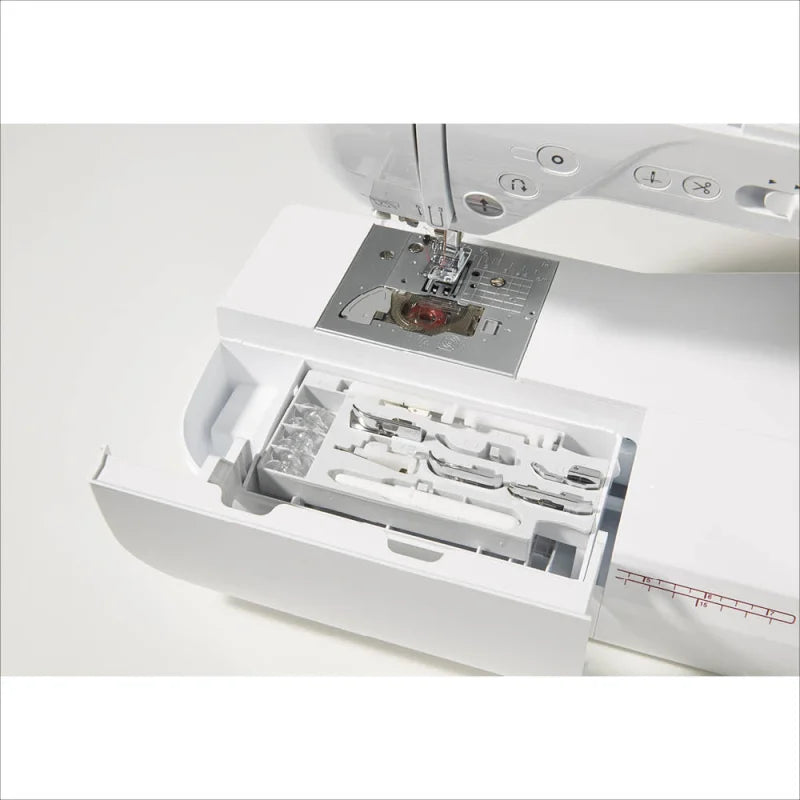 Brother Innov-is F400 Nähmaschine – Vorderansicht mit Display