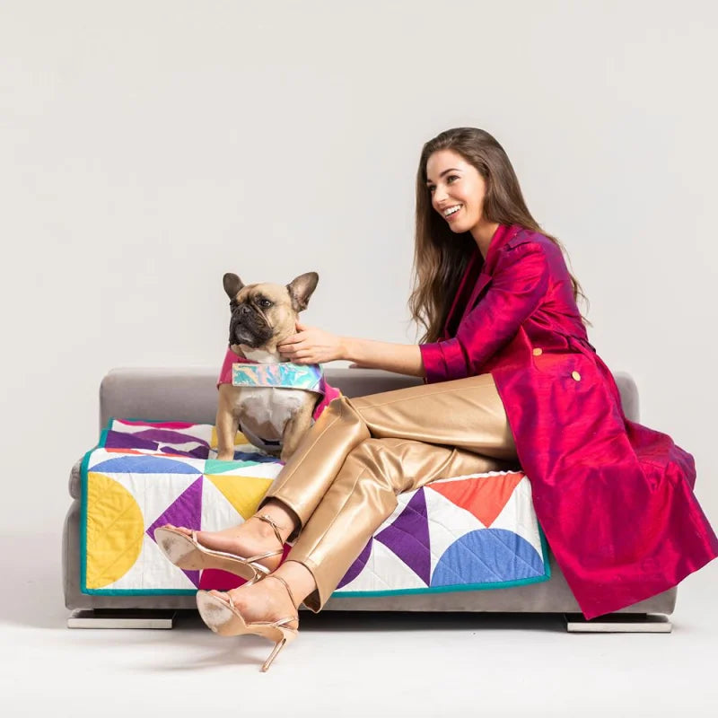 Brother Innov-is F560 Nähmaschine mit 3,7-Zoll-Touchscreen in Vorderansicht