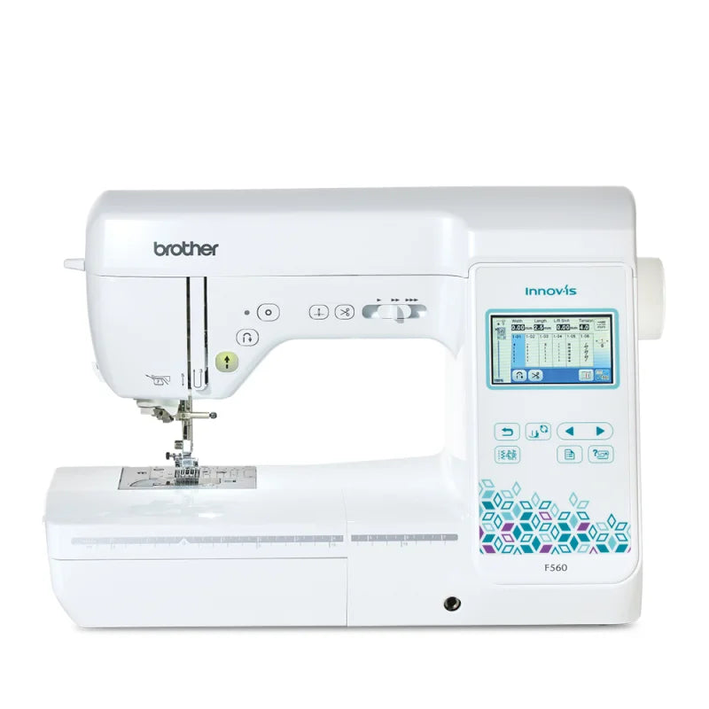 Brother Innov-is F560 Nähmaschine mit 3,7-Zoll-Touchscreen in Vorderansicht