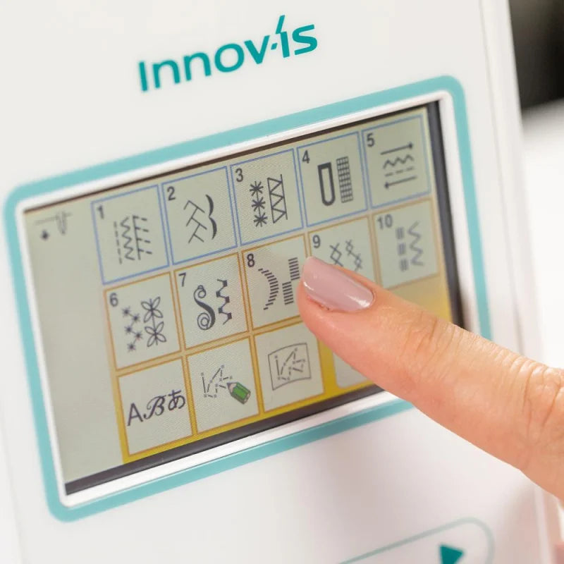 Brother Innov-is F560 Nähmaschine mit 3,7-Zoll-Touchscreen in Vorderansicht