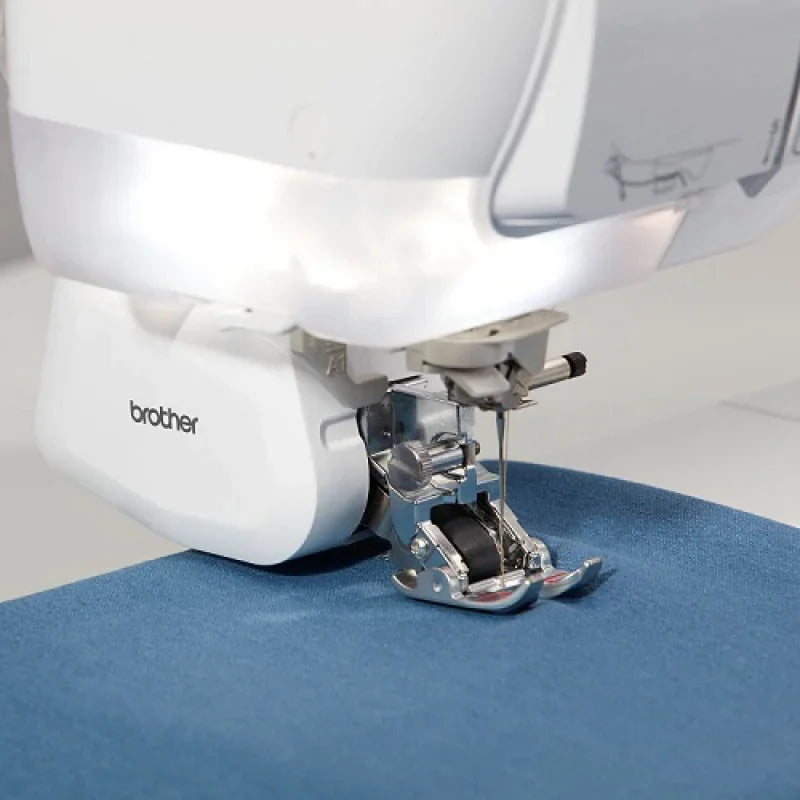 Brother Innov-is VQ4 Nähmaschine mit LCD-Touchscreen und großem Anschiebetisch