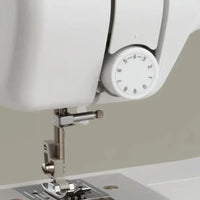 Brother J17S Nähmaschine – Ansicht von vorne mit Funktionsrad