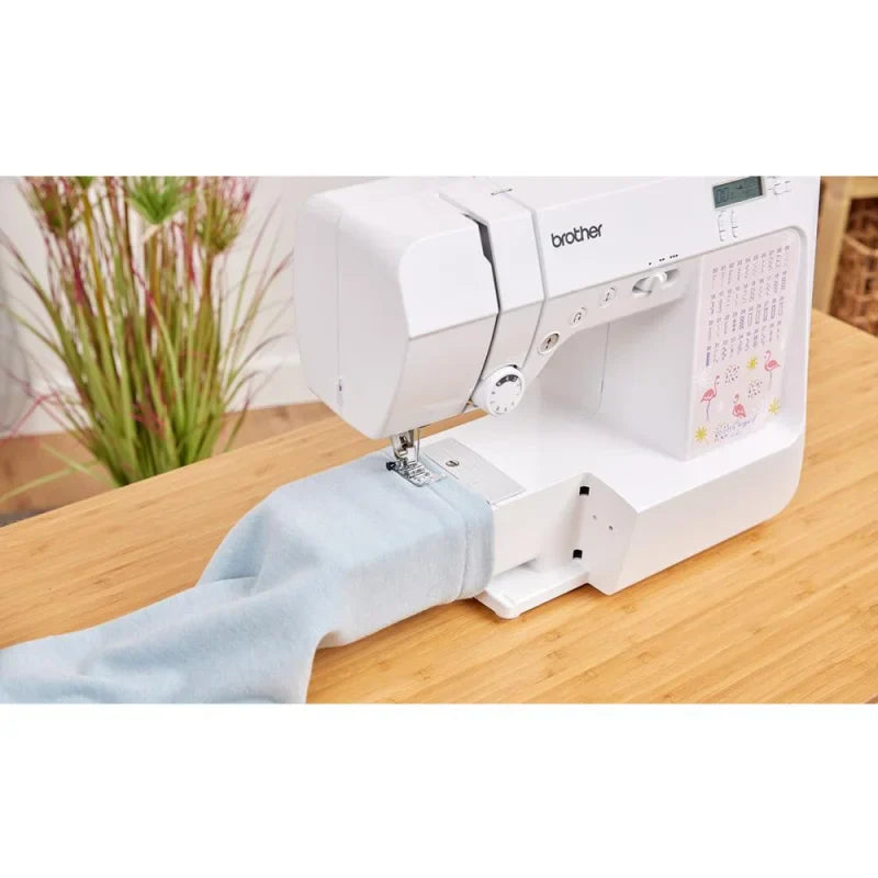 Brother KD40s Little Angel mit LCD-Anzeige und elektronischer Stichauswahl in Nahaufnahme