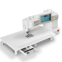 Elna eXcellence 790PRO – Frontansicht mit großem 7-Zoll-HD-Touchscreen