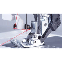 Integrierter Nadeleinfädler der PFAFF select 4.2 für schnelles Einfädeln