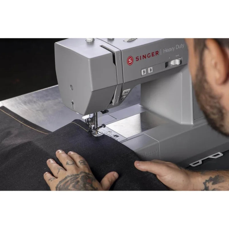 Singer Heavy Duty 6705C Nähmaschine mit LCD-Display und Alphabet-Funktion
