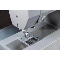 Singer Heavy Duty 6705C Nähmaschine mit LCD-Display und Alphabet-Funktion
