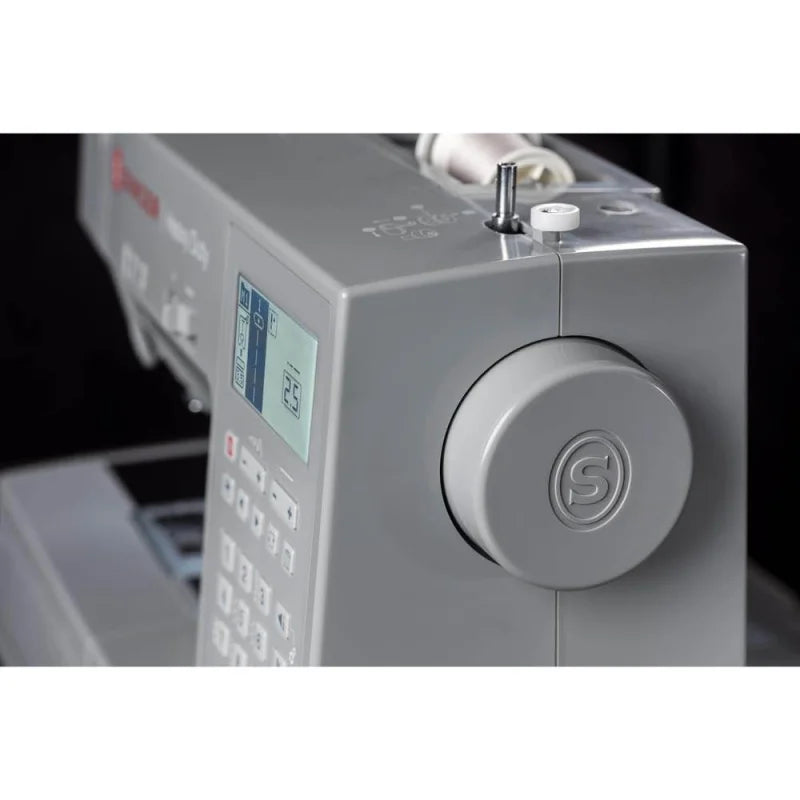Singer Heavy Duty 6805C mit LCD-Display und 2 Alphabeten