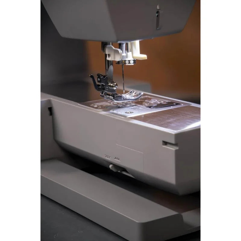 Singer Heavy Duty 6805C mit LCD-Display und 2 Alphabeten