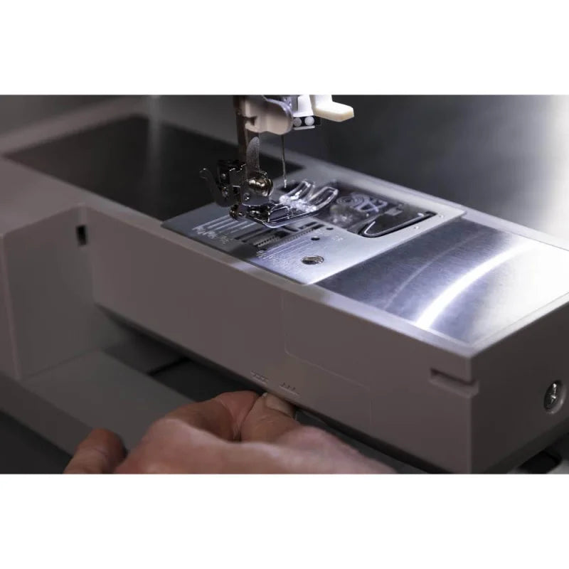 Singer Heavy Duty 6805C mit LCD-Display und 2 Alphabeten