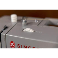 Singer Heavy Duty 6805C mit LCD-Display und 2 Alphabeten